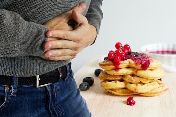 pancakes ជាមួយ berries ជាអាហារហាមឃាត់បន្ទាប់ពីការយកចេញថង់ទឹកប្រមាត់